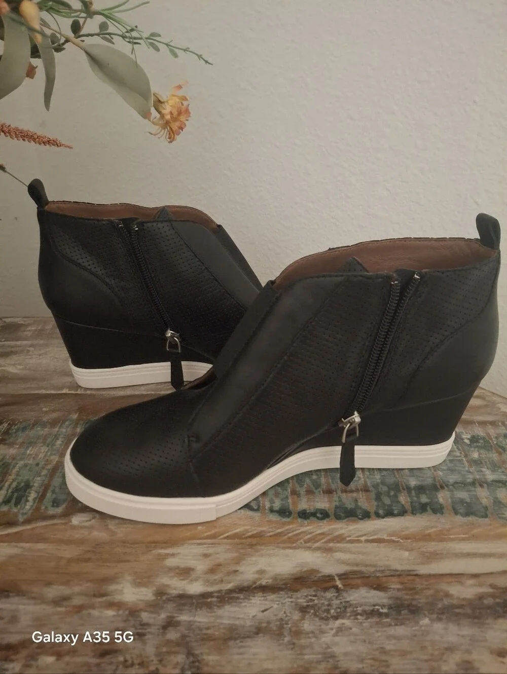 Linea Paolo Felicia Wedge Sneaker Black Platform Shoes Bootie Womens Size: 8.5M